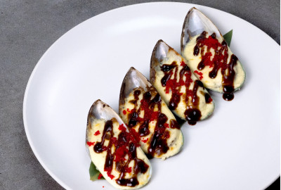 Запечені мідії Blue Cheese